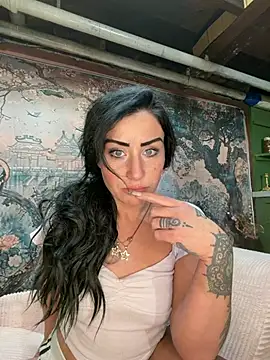 valayan0ire online show from January 15, 2026, 3:43 am