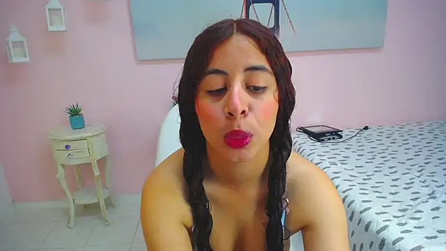 scarlett clyde online show from February 24, 2026, 12:39 pm