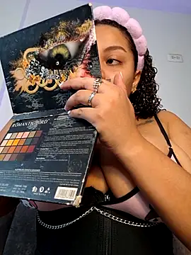 Snapshot of curly_girl_31 chatting on February 12, 2026, 5:23 pm curly girl 31 online show from February 12, 2026, 5:23 pm