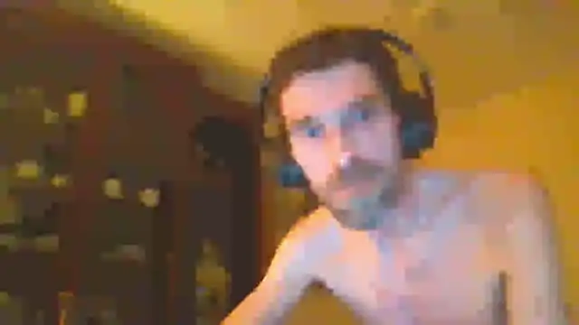 Snapshot of BlnAktivGay chatting on March 3, 2026, 7:10 pm BlnAktivGay online show from March 3, 2026, 7:10 pm