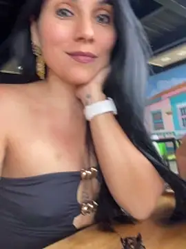 Snapshot of Miaswwe chatting on February 15, 2026, 5:23 pm Miaswwe online show from February 15, 2026, 5:23 pm