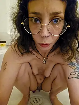 xxEMMxxx online show from February 25, 2026, 7:19 am