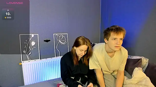 Lola Raivis  online show from February 22, 2026, 7:37 pm