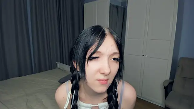 RoxanneComisky online show from February 15, 2026, 4:17 pm