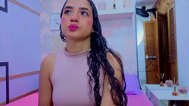 Emma Thompssonn online show from April 7, 2026, 12:07 pm