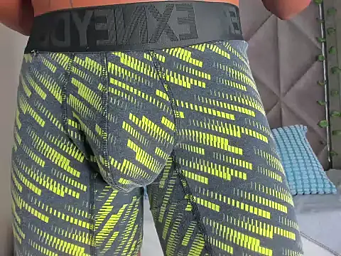 AndrewKenoxx  online show from February 2, 2026, 7:35 pm