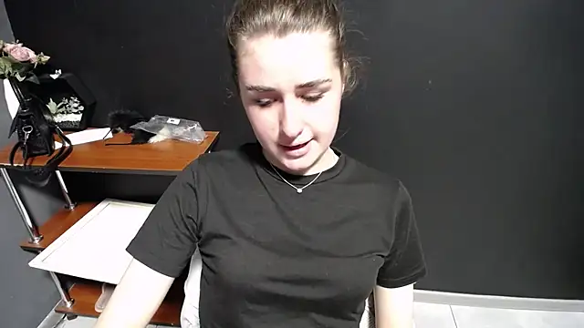 Snapshot of Sunny_siren chatting on May 19, 2026, 12:23 pm Sunny siren online show from May 19, 2026, 12:23 pm