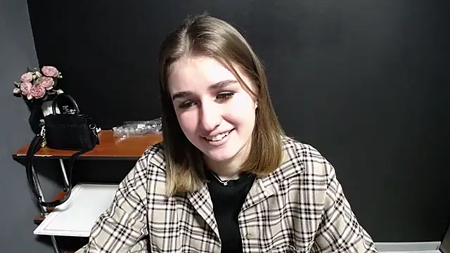 Snapshot of Sunny_siren chatting on January 15, 2026, 1:47 pm Sunny siren online show from January 15, 2026, 1:47 pm