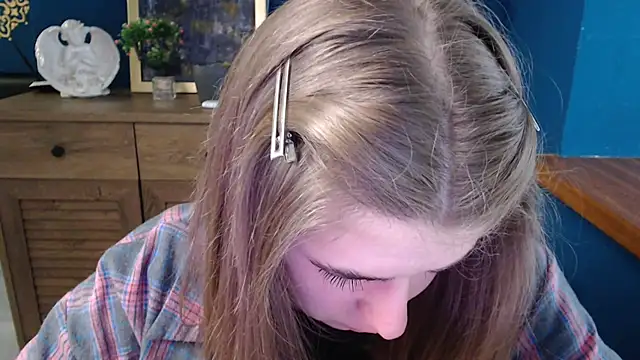 Snapshot of Sunny_siren chatting on May 18, 2026, 12:54 pm Sunny siren online show from May 18, 2026, 12:54 pm