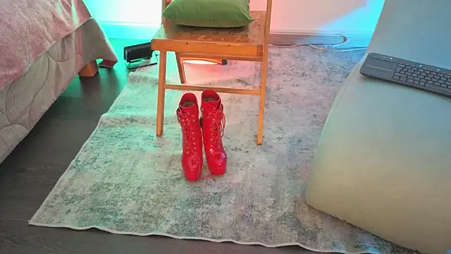 fransheskarossi online show from April 12, 2026, 11:57 am