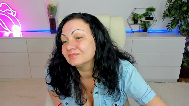 IrissMoon online show from March 8, 2026, 6:22 pm