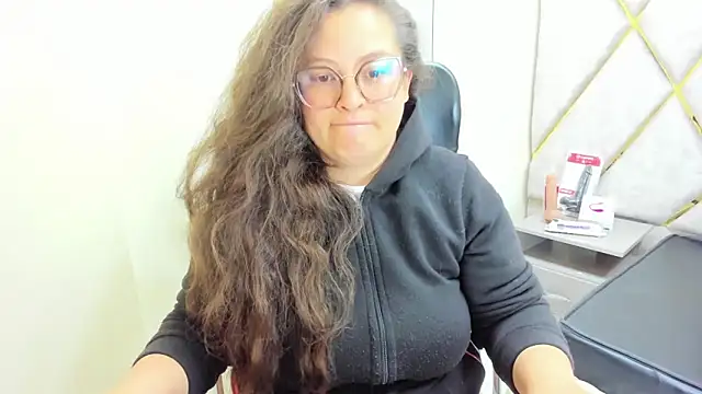 Snapshot of Sarah_Boobs_ chatting on May 16, 2026, 3:27 am Sarah Boobs online show from May 16, 2026, 3:27 am