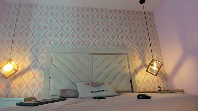 HANA RUSSO online show from April 18, 2026, 12:18 pm