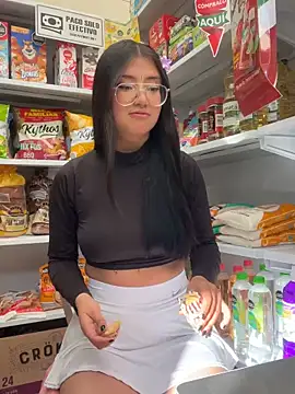 Snapshot of StrawberryPink_ chatting on February 28, 2026, 12:38 pm StrawberryPink online show from February 28, 2026, 12:38 pm