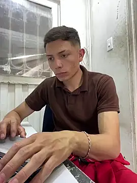 Snapshot of santiObrero chatting on March 3, 2026, 8:05 pm santiObrero online show from March 3, 2026, 8:05 pm