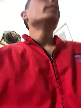 Snapshot of santiObrero chatting on February 25, 2026, 3:34 pm santiObrero online show from February 25, 2026, 3:34 pm