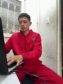 Snapshot of santiObrero chatting on May 26, 2026, 3:21 pm santiObrero online show from May 26, 2026, 3:21 pm
