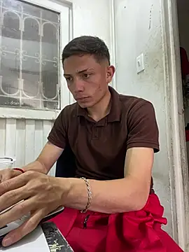 Snapshot of santiObrero chatting on March 2, 2026, 7:32 pm santiObrero online show from March 2, 2026, 7:32 pm