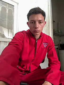 Snapshot of santiObrero chatting on May 6, 2026, 4:00 pm santiObrero online show from May 6, 2026, 4:00 pm