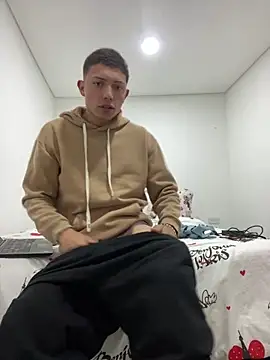 Snapshot of santiObrero chatting on February 17, 2026, 12:30 am santiObrero online show from February 17, 2026, 12:30 am