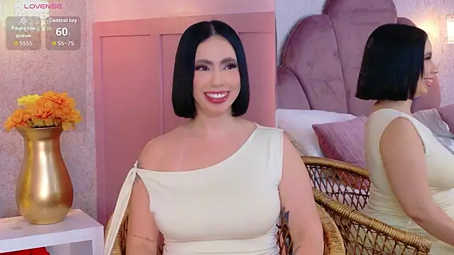 Snapshot of Sienna-Gold chatting on July 8, 2026, 1:12 pm Sienna-Gold online show from July 8, 2026, 1:12 pm