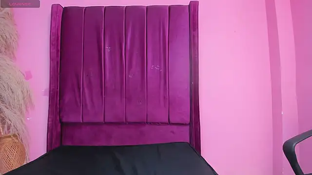 mitzukywinteer online show from April 4, 2026, 8:26 pm