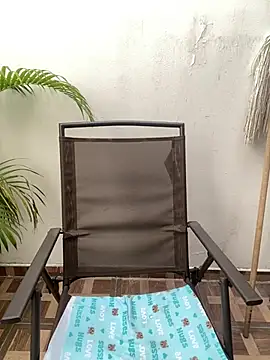 Auri   online show from April 9, 2026, 8:04 pm