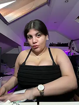 MinaKhalina online show from March 18, 2026, 5:03 pm