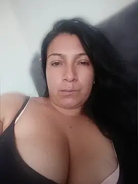 Katysaez online show from May 22, 2026, 8:40 pm