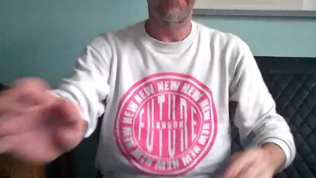 chiichii23 online show from September 30, 2025, 8:31 am