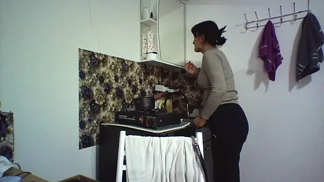 bella2322 online show from February 10, 2026, 1:32 pm