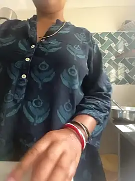 Hot-Tinaa online show from April 11, 2026, 9:13 am