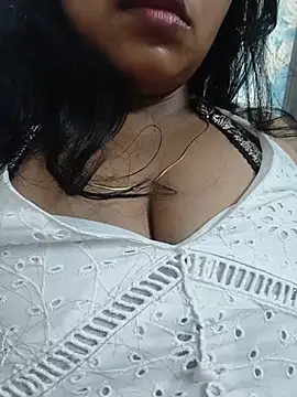 Hot-Tinaa online show from July 17, 2026, 1:36 am