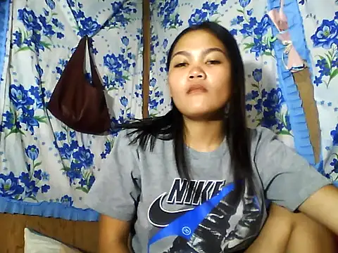 Snapshot of PinaySkinnyJust18 chatting on June 21, 2026, 10:04 pm PinaySkinnyJust18 online show from June 21, 2026, 10:04 pm