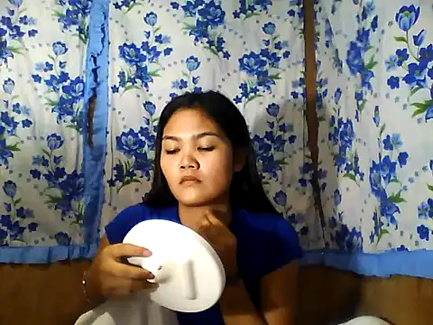 PinaySkinnyJust18 online show from April 16, 2026, 10:01 pm