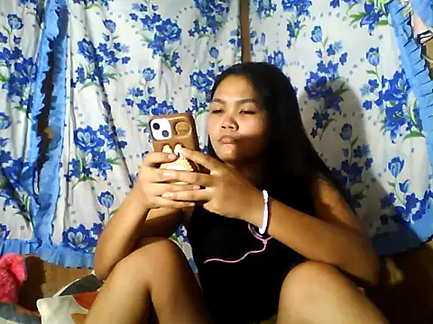 Snapshot of PinaySkinnyJust18 chatting on June 29, 2026, 10:20 pm PinaySkinnyJust18 online show from June 29, 2026, 10:20 pm