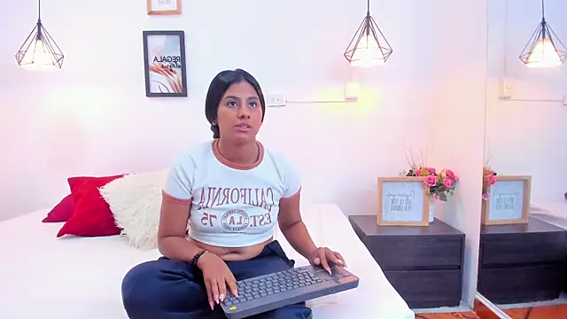 annarosse  online show from June 17, 2026, 12:04 pm
