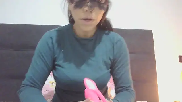 Dolcezzastella online show from February 12, 2026, 7:52 am