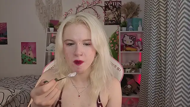 Snapshot of Mia_WaterFall chatting on May 26, 2026, 3:26 am Mia WaterFall online show from May 26, 2026, 3:26 am