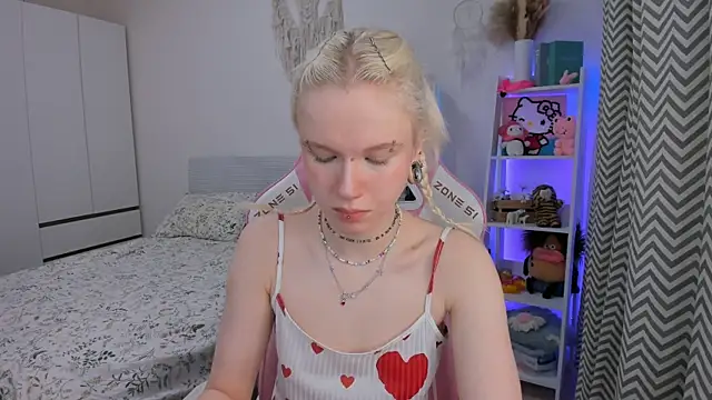 Snapshot of Mia_WaterFall chatting on February 10, 2026, 3:16 am Mia WaterFall online show from February 10, 2026, 3:16 am