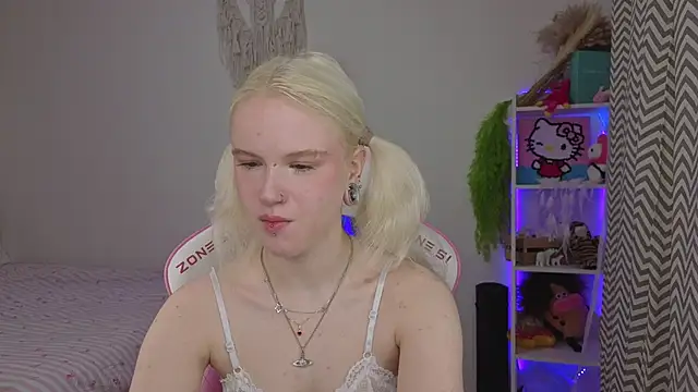 Mia WaterFall online show from April 15, 2026, 3:23 am