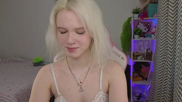 Snapshot of Mia_WaterFall chatting on April 29, 2026, 3:32 am Mia WaterFall online show from April 29, 2026, 3:32 am