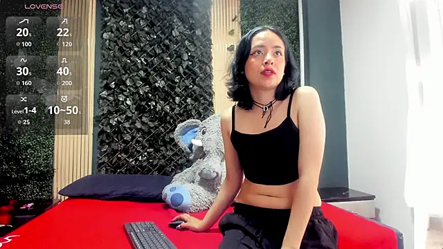 IvyyEmerald online show from February 9, 2026, 1:09 pm