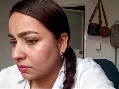 lunitahoney13 online show from February 20, 2026, 12:51 pm