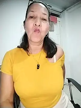 Snapshot of RosseLaure chatting on June 11, 2026, 2:53 am RosseLaure online show from June 11, 2026, 2:53 am