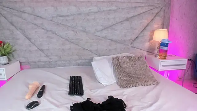 RousSweet- online show from April 9, 2026, 10:49 pm