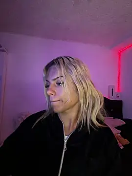 andyy x online show from April 12, 2026, 6:49 am