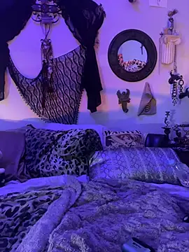 luxxlola online show from April 8, 2026, 11:33 am