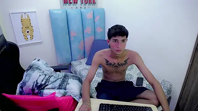 Akyra latinn online show from April 16, 2026, 12:17 pm