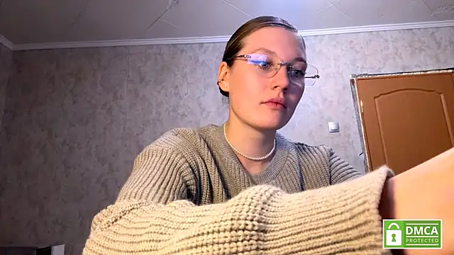 Jolievic online show from April 12, 2026, 5:27 pm